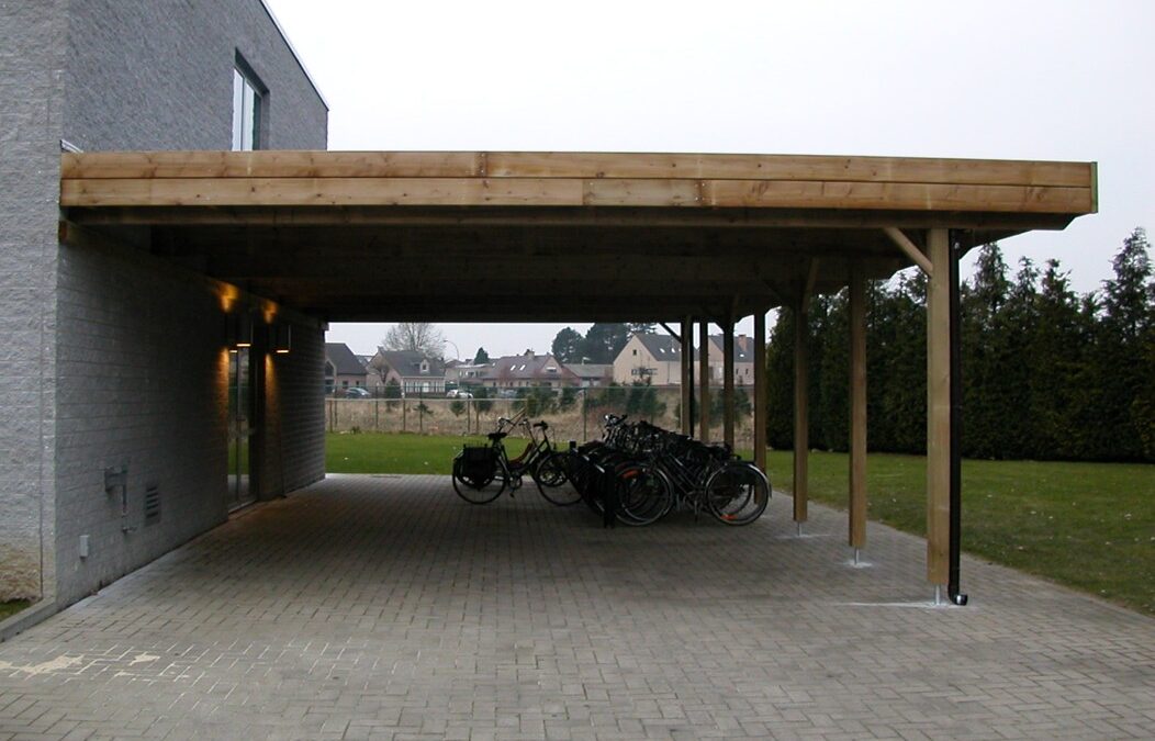 Droge zadels dankzij de nieuwe fietsoverkapping op zorgcampus Flegado
